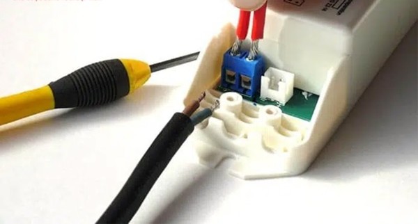 Cách sửa đèn LED âm trần do hỏng nguồn
